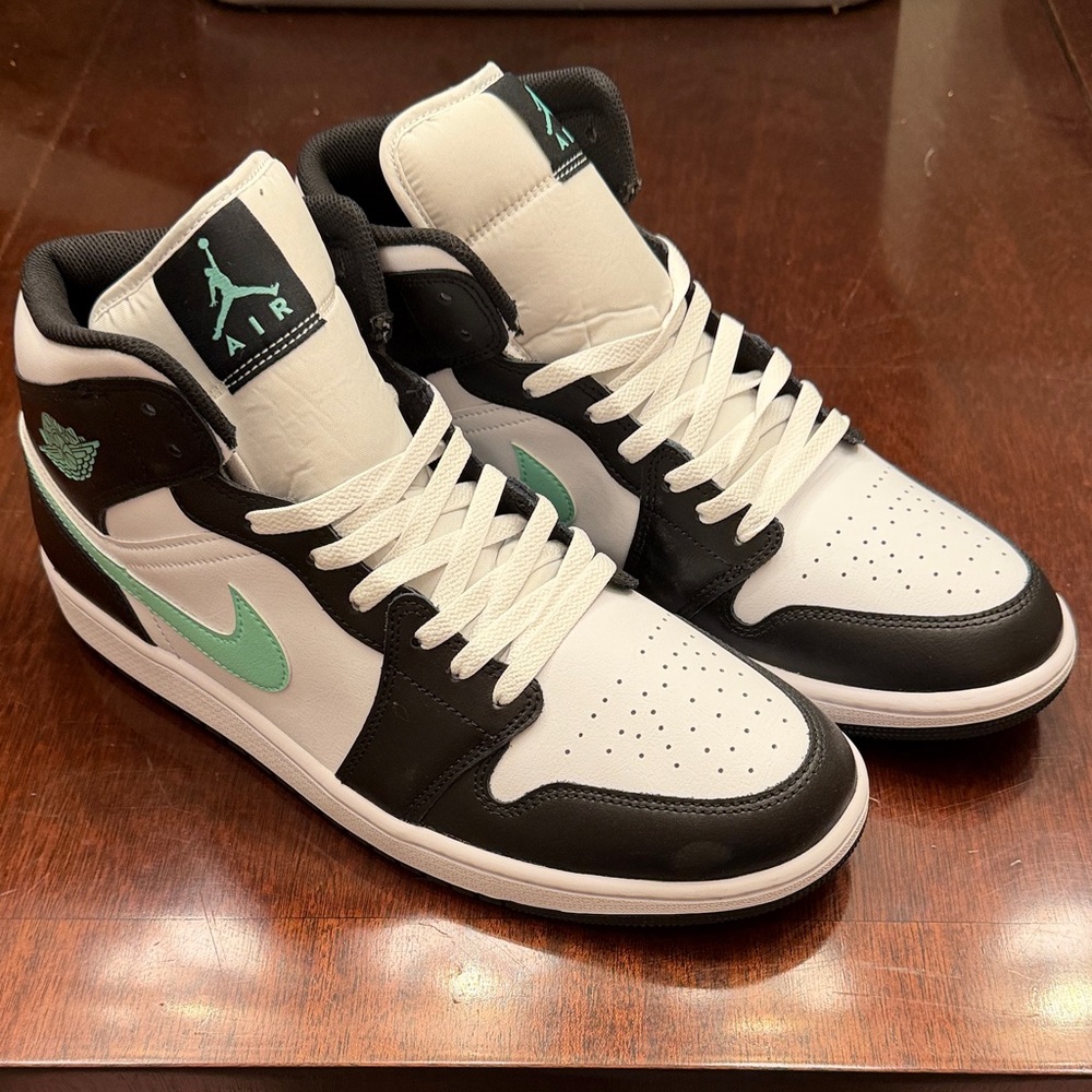 Nike Air Jordan 1 Mid - White / Black / Green Glow